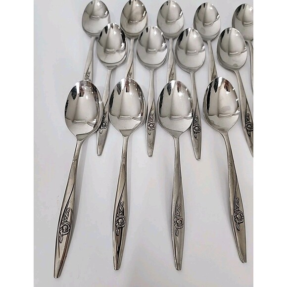 Lot Of 19 Oneidacraft Deluxe Stainless Steel Soup spoons Lasting Rose Pattern - Picture 2 of 5